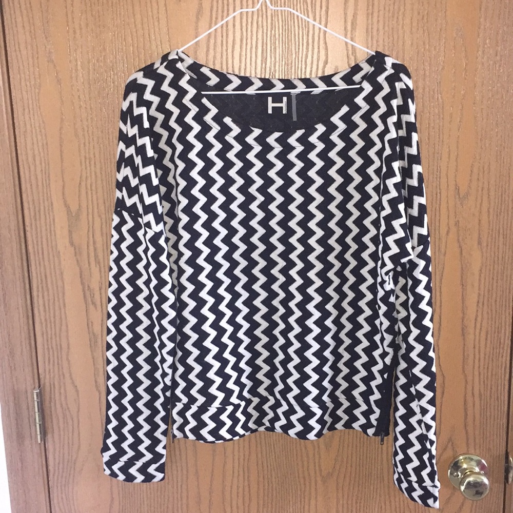 H by Bordeaux black and white crewneck sweater